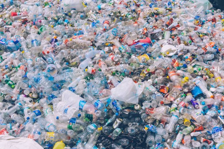 'Koktail' Enzim Pemakan Plastik Memberi Harapan Baru bagi Sampah Plastik